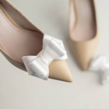 Ozdoby do butów ślubnych kokardki 3D  L White / Białe