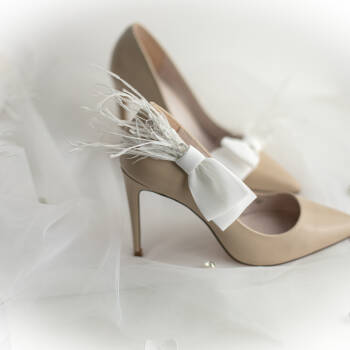 Klipsy do butów ślubnych pióra / White feathers