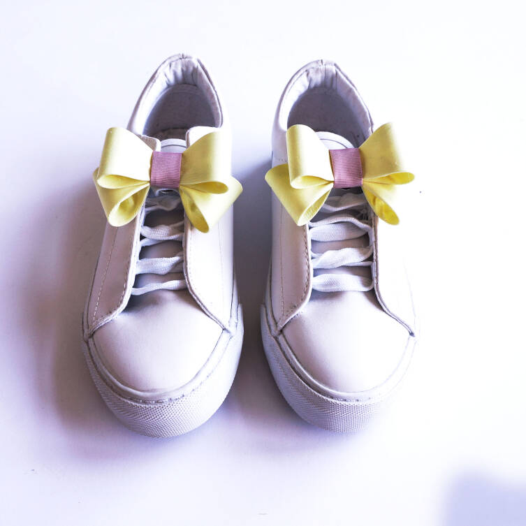 ozdoby na buty kolorowe żółte