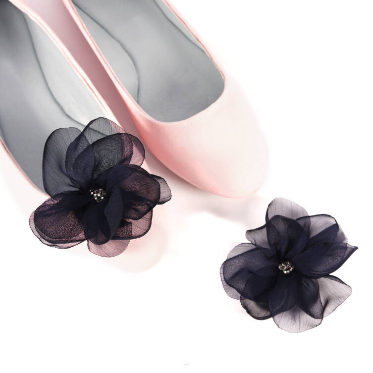 klipsy do butów ślubnych granatowy kwiat szyfon