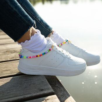 Zestaw ozdób na buty : łańcuszek + koraliki